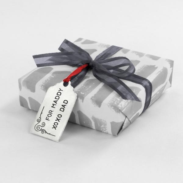 オリジナルのギフトタグが作れるキットです。 ギフトタグとリボン、５セット入り。 サイズ：45ｘ25ｍｍ リボン：幅4ｍｍ アルミ製 Made in USA※クリックポストOK