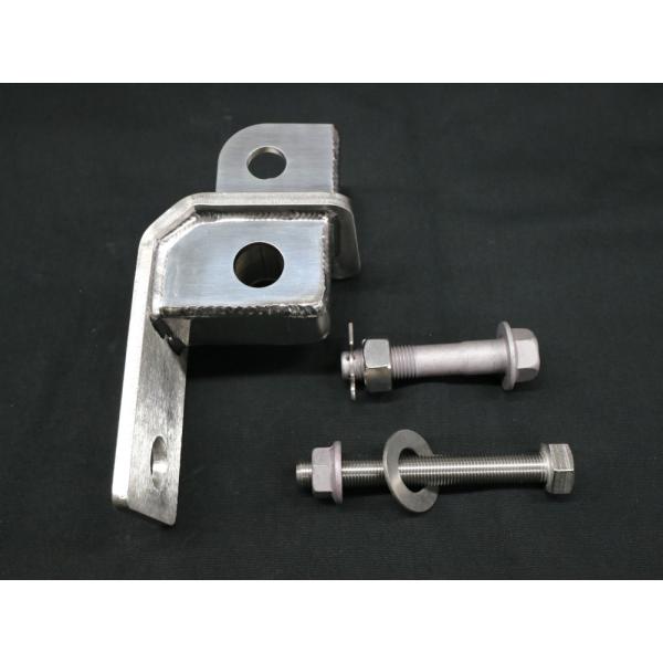 ●材質　　　SUS304　4.0t　6.0t　外側研磨●付属品　ボルト、ナット、ピン、取付説明書●対応車種　ジムニー　JB64　JB74●商品説明・フレームに干渉してしまうため40mm以上のバンプ規制が必要です。・ステンレス製で錆びません。...