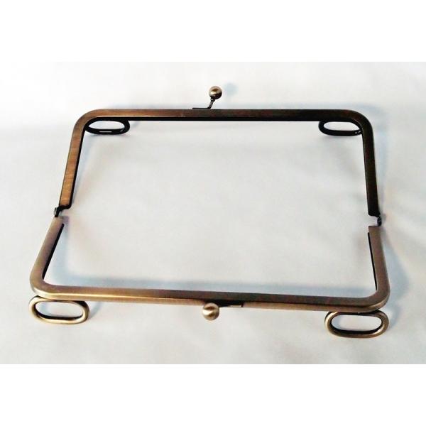 サイズ：約24×10 x 5.5cm75〜100cm程度の風呂敷にお使い頂けます風呂敷をがま口バッグに変えられる口金です見本の風呂敷が約100cmのもので、出来上がりのバッグが　巾46x高23cm前後です4つの穴に通して結ぶだけなので、ほど...