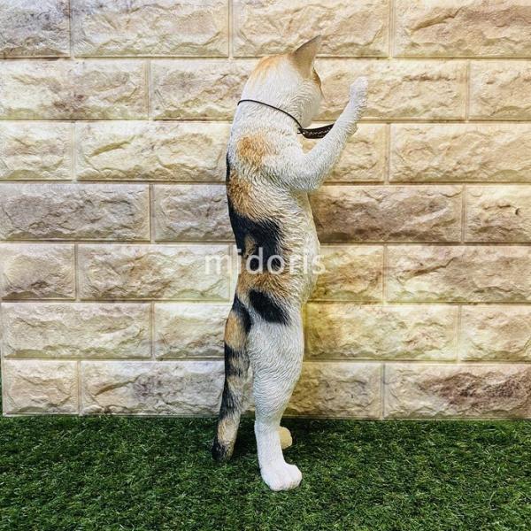 ベニーズキャット 窓の外を眺めてます ミケ 猫 置物 可愛い 男女兼用 リアル アニマルオブジェ かわいいネコ 仔猫 動物 玄関先 インテリア 庭 子猫 雑貨