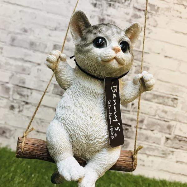 ベニーズキャット ブランコ サバ白 猫 置物 可愛い リアル アニマルオブジェ インテリア 動物 玄関先 かわいいネコ 庭 雑貨 日本正規品 子猫 ガーデンオーナメント 仔猫