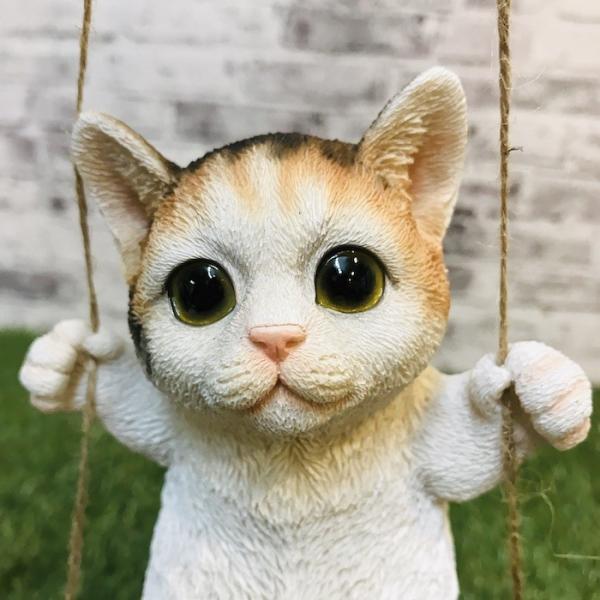 ベニーズキャット ブランコ ミケ 猫 置物 可愛い リアル アニマルオブジェ インテリア 玄関先 雑貨 庭 市販 子猫 ガーデンオーナメント 仔猫 動物 かわいいネコ