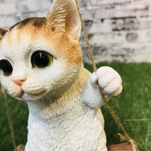 ベニーズキャット ブランコ ミケ 猫 置物 可愛い リアル アニマルオブジェ インテリア 玄関先 雑貨 庭 市販 子猫 ガーデンオーナメント 仔猫 動物 かわいいネコ