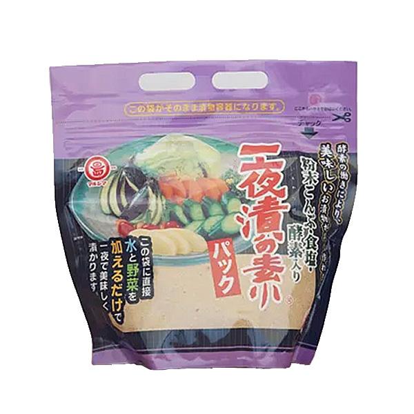 この袋に水と野菜を入れるだけで一夜漬けが簡単に作れます。チャック付き袋が漬物用桶の代用となり臭いの心配もありません。【商品詳細】■名称：パック一夜漬けの素■内容量：900g■保存方法：高温多湿を避けて常温で保存してください。■メーカー：丸島...