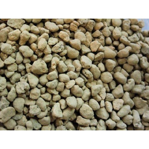 植込み時、鉢の底に敷いてください。水はけを促します。 直射日光の当たる場所は避けて保管してください。内容量：約２００ｃｃ