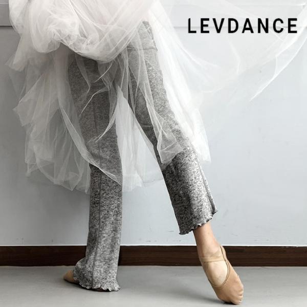 【LEVDANCE/レヴダンス】韓国ブランド！ バレエロングレッグウォーマー！【Levdanceとは・・・】ロマンチックな昔の時代の美しさにインスパイアされた上品で優雅なアイテムがあり、クラシックかつスタイリッシュでモダンなデザインは　レブ...