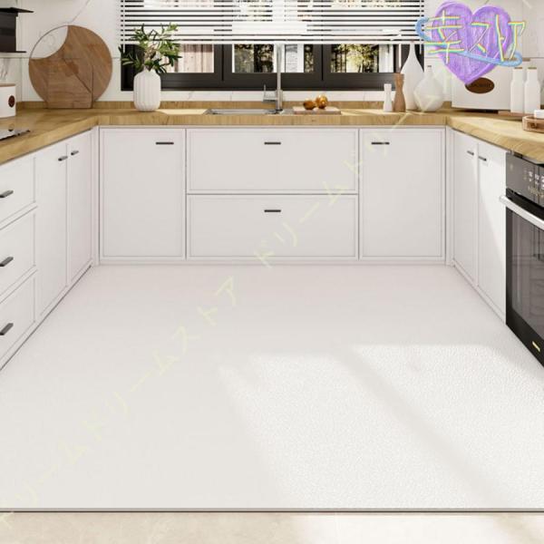 ■商品の厚みは5mmぐらいです。■滑り止め、防水性、抗菌、防ダニ、防臭、防カビ、カットOK。シンプルなデザインでpvc素材の良さがわかるキッチンマット。毎日のお料理やお弁当作り、忙しい人々を足元からサポートします。バスマットと同じ素材の糸を...