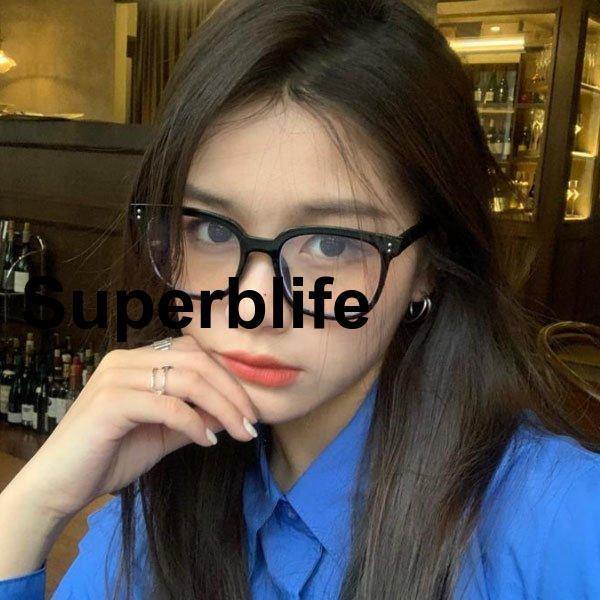 伊達メガネ　レディース　伊達めがね大のブラックのダテメガネです。クラシカルコーデにぴったり?いつものシャツに合わせるだけでも、なんとも雰囲気のある表情に早変わりしますよ。流行に流されない、一本筋の通った大人になれる、そんなメガネです。【サイ...