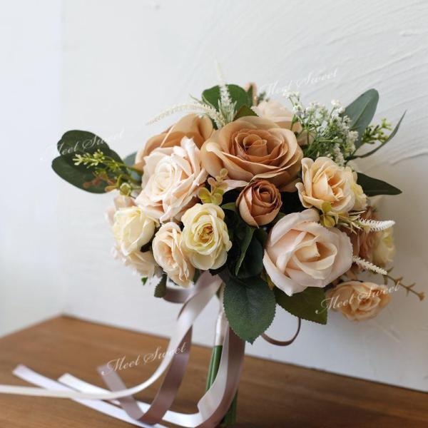 可愛いブーケです。ブライダル、イベント贈答品、インテリアに最適です。晴れの舞台に、新しいタイプのサプライズプレゼントとしてお勧めです。生花と違って枯れることがないので、思い出と一緒にいつまでも形として残せます。サイズ：幅約 25cm 高さ約...