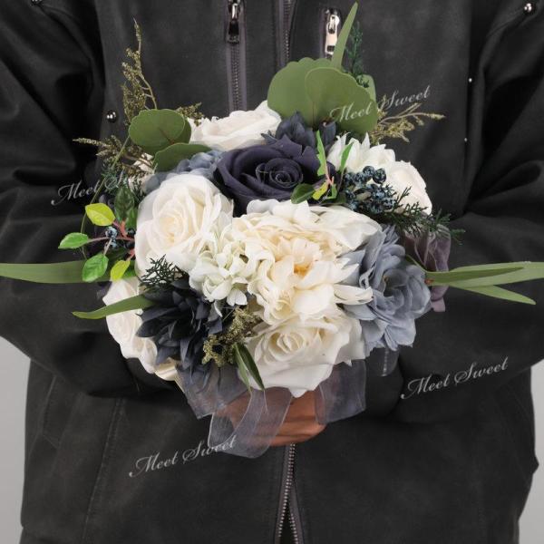 可愛いブーケです。ブライダル、イベント贈答品、インテリアに最適です。晴れの舞台に、新しいタイプのサプライズプレゼントとしてお勧めです。生花と違って枯れることがないので、思い出と一緒にいつまでも形として残せます。サイズ：幅約 25cm 高さ約...