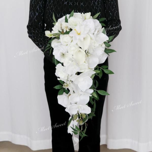 可愛いブーケです。ブライダル、イベント贈答品、インテリアに最適です。晴れの舞台に、新しいタイプのサプライズプレゼントとしてお勧めです。生花と違って枯れることがないので、思い出と一緒にいつまでも形として残せます。サイズ：幅約 25cm 高さ約...