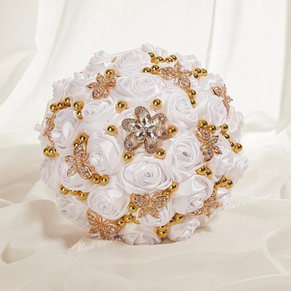 可愛いブーケです。ブライダル、イベント贈答品、インテリアに最適です。晴れの舞台に、新しいタイプのサプライズプレゼントとしてお勧めです。生花と違って枯れることがないので、思い出と一緒にいつまでも形として残せます。サイズ：幅約 20cm 高さ約...