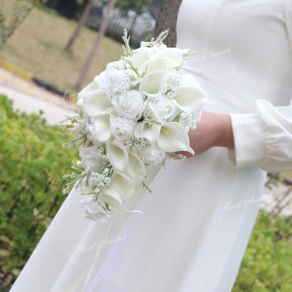 可愛いブーケです。ブライダル、イベント贈答品、インテリアに最適です。晴れの舞台に、新しいタイプのサプライズプレゼントとしてお勧めです。生花と違って枯れることがないので、思い出と一緒にいつまでも形として残せます。サイズ：幅約 26cm 高さ約...