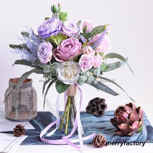 ●可愛らしいローズのブーケです。贈答品やインテリアに最適です。●セット内容：ウエディングブーケ+ブートニア+手首の花サイズ：直径約28CM（手作りのため、サイズは多少前後します。）●花束形：ラウンド型