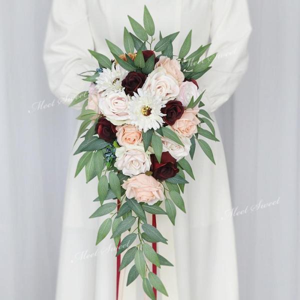 可愛いブーケです。ブライダル、イベント贈答品、インテリアに最適です。晴れの舞台に、新しいタイプのサプライズプレゼントとしてお勧めです。生花と違って枯れることがないので、思い出と一緒にいつまでも形として残せます。サイズ：幅約 26cm 高さ約...