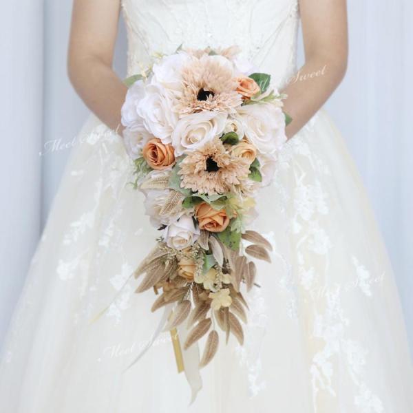 可愛いブーケです。ブライダル、イベント贈答品、インテリアに最適です。晴れの舞台に、新しいタイプのサプライズプレゼントとしてお勧めです。生花と違って枯れることがないので、思い出と一緒にいつまでも形として残せます。サイズ：幅約 23cm 高さ約...