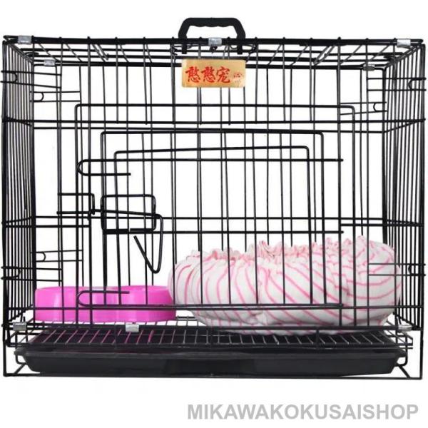 機能的で丈夫なペットケージです！開閉場所が2ヶ所あり、家の中でも車の中でも簡単にワンちゃんが出入りできます。ご自宅、ペットホテル・ペットショップにも♪サークルと違い天板がついておりますので、ペットが飛び出すこともなく安心です。本体はネジ等を...