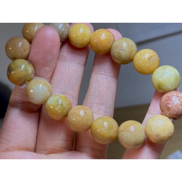 ミャンマー産本翡翠 個性的、『鶏油黄』黄翡翠金銭福字彫リ