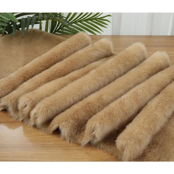 ♪幅：180cm、パイル長さ：約。 2.8?3cm。私たちのフェイクフォックスファーは耐久性と通気性があり、快適で環境保護に優れています。お気軽にご利用ください。♪絶妙な技量：生地は、ふわふわで柔らかく、触り心地の良い上質なフェイクファーで...