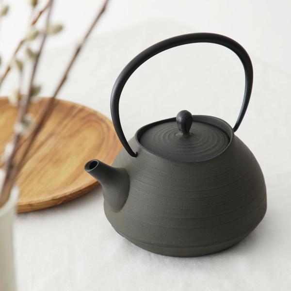 古美術　虎踞堂造　鉄瓶　竹紋　刻印あり　鉄分補給　IH直火対応1.1L　茶道具 mikura_fk-4571339011075