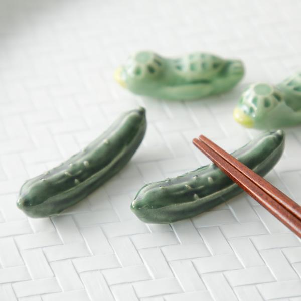 サイズ:約6.4x1.6x1.8cm重量:19g材質:陶器（貫入）生産国:日本関連キーワード:箸置き カトラリー 食器 植物 野菜 夏野菜 きゅうり キュウリ 胡瓜 かわいい 緑 ミドリ ユニーク 面白い おもしろい 夏 日本製 made ...