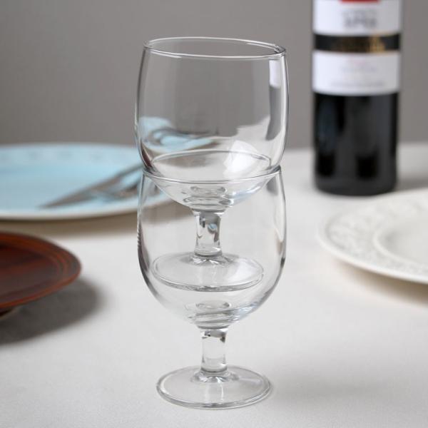 スペインやフランスのオシャレなバルなどで業務用としてよく使われているヴィクリラのワイングラス。スタッキングできるワイングラスは使い勝手がよく、街のバルや食堂の定番。ステムの短いカジュアルなデザインは安定感があり、ワインだけでなくミネラルウォ...