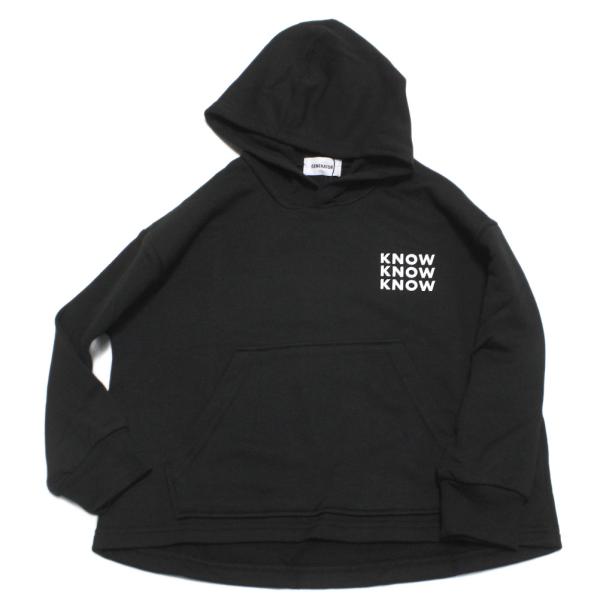 GENERATOR ジェネレーター“ジェネレーター”のKNOW パーカー・スタイリングしやすいデザイン・大きなカンガルーポケット付き・ゆったり着られるオーバーサイズシルエット・速乾性のあるポリエステル混の裏毛を採用・ロングシーズン着用できて...