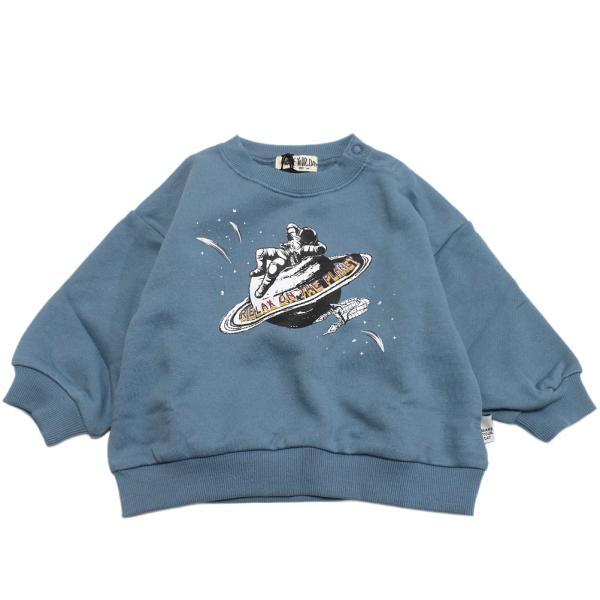 make your day メイクユアデイ“メイクユアデイ”の宇宙プリントトレーナー(baby)・肌馴染みの良いコットン素材・秋〜春先までロングシーズン着用可能・襟と袖はリブ仕様で通園着にも最適・首元にスナップボタンありで着脱がカンタン・同...