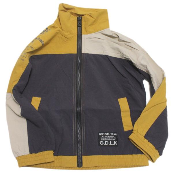 OFFICIAL TEAM オフィシャルチーム“オフィシャルチーム”のマルチウインドブレーカー・撥水性があり軽やかな着心地のナイロン素材・さっと羽織れるライトアウター・マルチカラーの配色がアクセントに・サイドにポケット付き・風が通らない様袖...