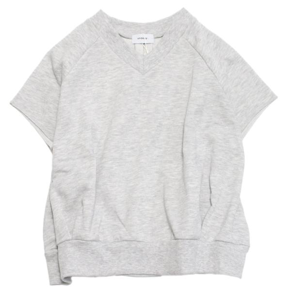 undeny. アンディニー“アンディニー”のデザインベスト・レイヤードスタイルにぴったりのベスト・バックにタック入りでたっぷりとしたシルエット・1枚でも着用できる程よいVネック・柔らかな肌触りでカジュアルなスウェット素材・カットオフ仕様の...