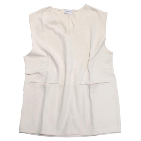 undeny. アンディニー“アンディニー”のポンチベスト・レイヤードスタイルを楽しめるポンチベスト・インナーを選ばないベーシックな2色展開・きれいめにもカジュアルにもおすすめ・ボディは伸縮性のあるT/Cポンチ・ポケットはスマホや財布もスッ...