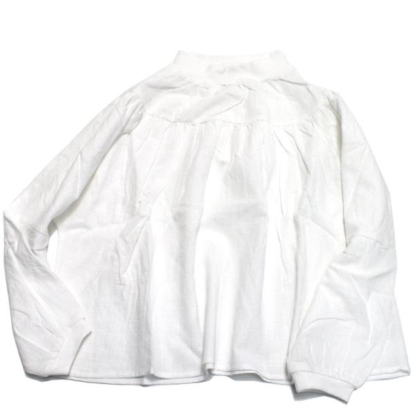 undeny. アンディニー“アンディニー”のギャザーブラウス・ギャザーで切り替えたデザインのプルオーバーブラウス・ふんわり程よく広がるシルエット・ボディは軽やかでナチュラルなシワ感が特徴のシアークロス地・首元はハイネックで上品な印象ブラッ...