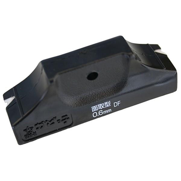 【取寄品】【メール便】[木工ドリル スターエム製品]スターエム かどっ子 面取型 メントリガタ0.6MM 4962660495359化粧テープ・フィルムのカットに最適です。化粧テープ面取幅0.6mm用カッター■特長・家具・建具に貼った化粧テ...