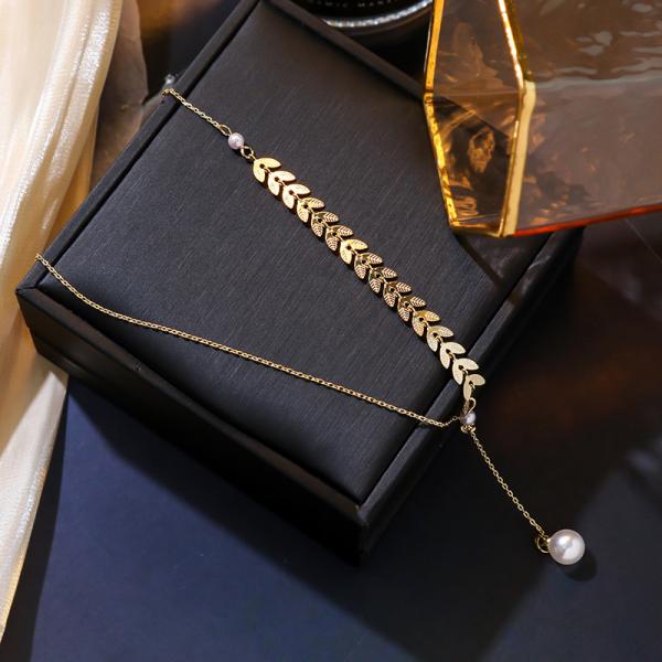 ペンダント　左右非対称 パール調ネックレス リーフライン