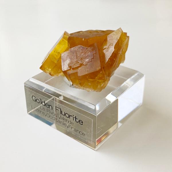 ☆希少品☆フランス産ゴールデンフローライト原石〈蛍石 golden
