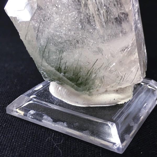 イタリア産モンブラン水晶 アクチノライトインクォーツ 透明台座付き