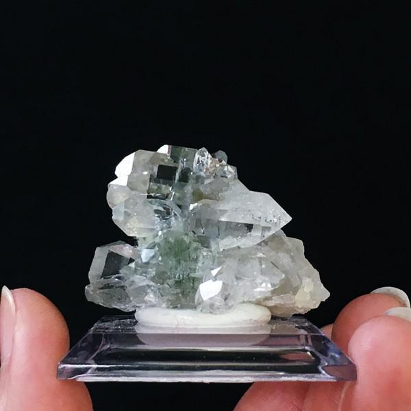 イタリア産モンブラン水晶 アクチノライトインクォーツ 透明台座付き