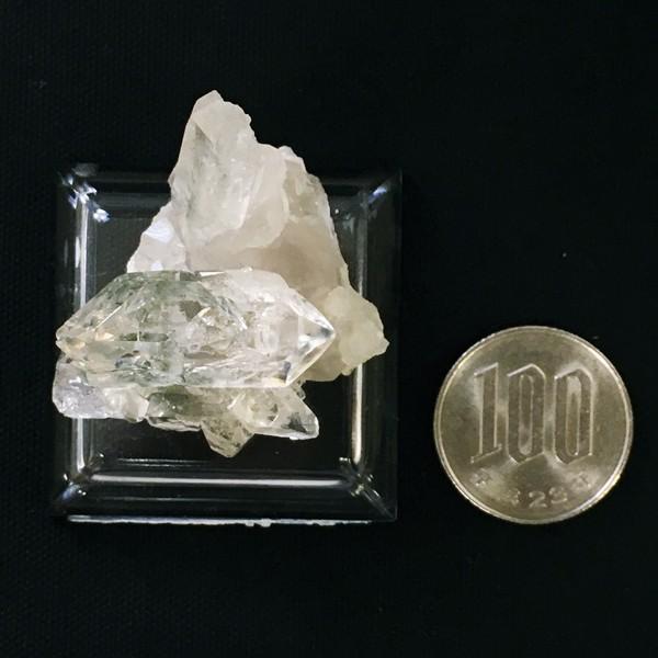 イタリア産モンブラン水晶 アクチノライトインクォーツ 透明台座付き