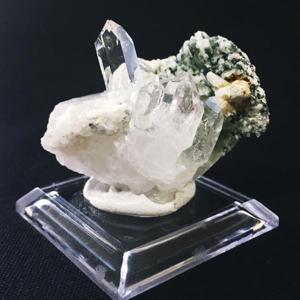 イタリア産モンブラン水晶 アクチノライトインクォーツ 虹入り 透明