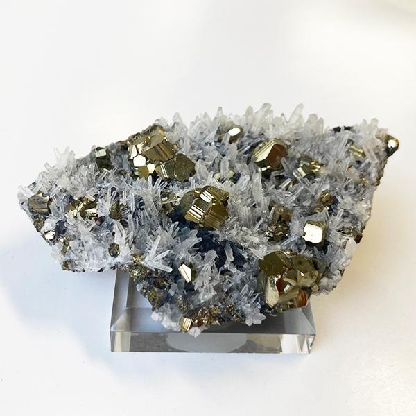 パイライトと水晶の共生鉱物〈ペルー アンカシュ産〉 : Mineral&Fossil