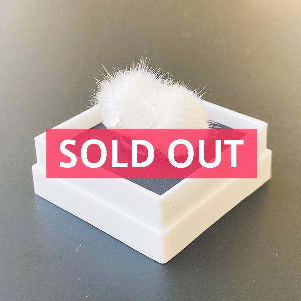 オーケン石 オケナイト（Okenite)直径約17mm コレクションケース