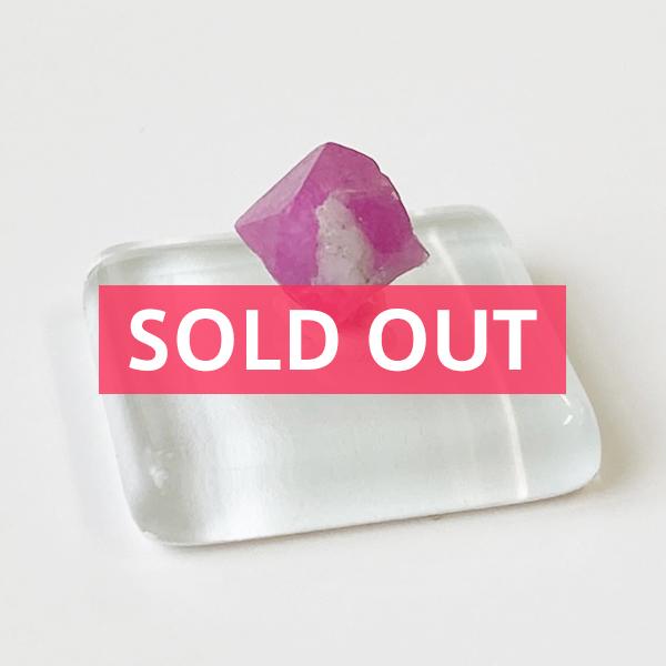 アフガニスタン産ルビー原石 標本 蛍光鉱物（送料無料