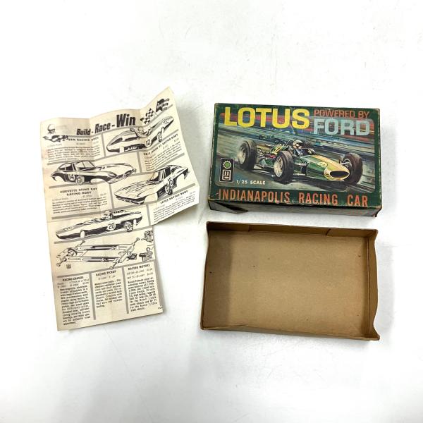 コレクターズアイテム写真のもの以外の付属品はありません。Car Model Building Kits Indianapolis Racing Car写真のものが現品となります。
