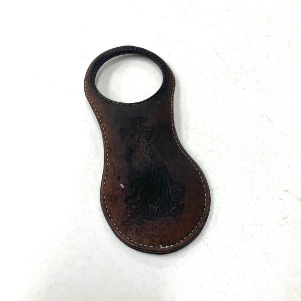 こちらは中古品です。汚れ、歪み、膨張あり。写真の物現品です。レザー製のクラシックミニのガソリンキャップにかけるよだれかけです。9cm×19.5cm天然皮革フルベジタブルタンニングレザー（ぬめ革）Classic Mini(Rover Mini...