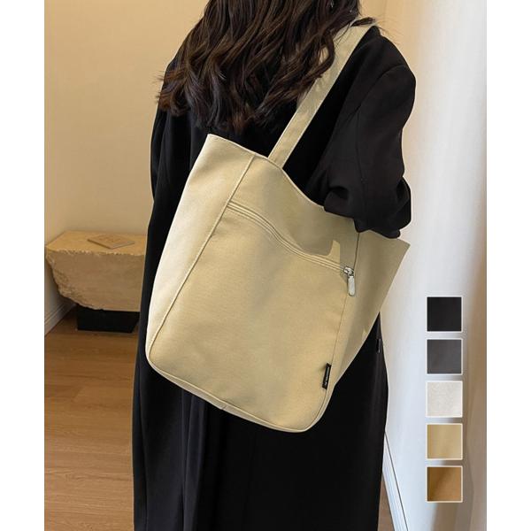 素材：キャンバス+ポリエステルカラー：ブラック/チャコールブラック/アイボリー/ベージュ/キャメルサイズ：高さ:約33cm 底横幅:約26cm マチ:約17cm 持ち手高さ:約28cm（調節不可、取り外し不可）重さ：約332g裏地：あり内ポ...