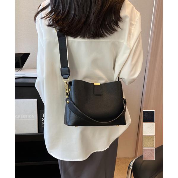 素材：合成皮革+ポリエステルカラー：ブラック/アイボリー/ベージュ/ピンクサイズ：高さ:約18cm 上横幅:約25cm 底横幅:約24cm マチ:約10cm 持ち手高さ:約14cm 持ち手長さ:約45cm（調節不可、取り外し可） ショルダー...