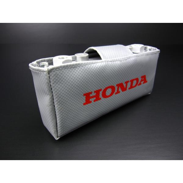 ■特長3段コアオイルクーラー保温カバーです。秋冬の寒風を避け、油温を一定に保たせる効果があるオイルクーラーコアカバー。重量感のある厚手の耐熱、耐候、耐油に優れたカバー素材を採用しました。国内生産のため、丁寧で質感重視の製品に仕上がっています...