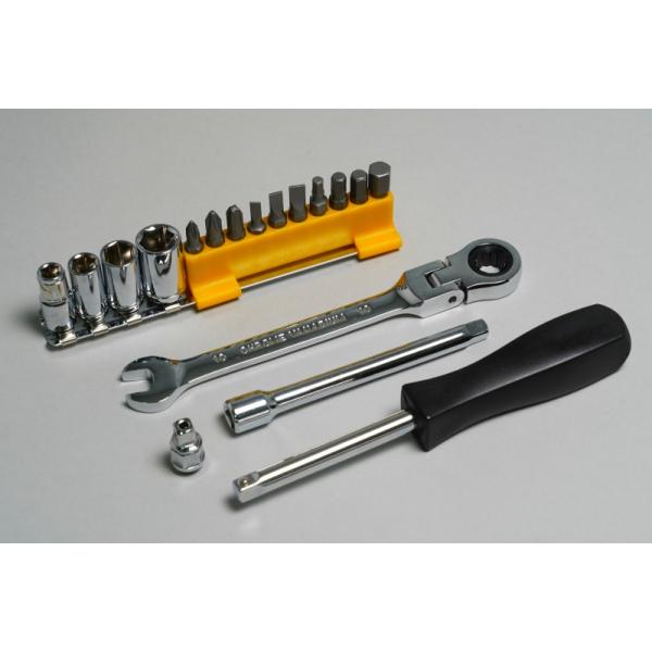 ■特長コンパクトながら役立つものをセットにしました。ツーリング時に、車載工具と一緒に持っていると、いざという時に安心です。■製品詳細1/4エクステンショングリップ1/4エクステンションバーワンプッシュリリース付ソケット変換アダプター首振りコ...