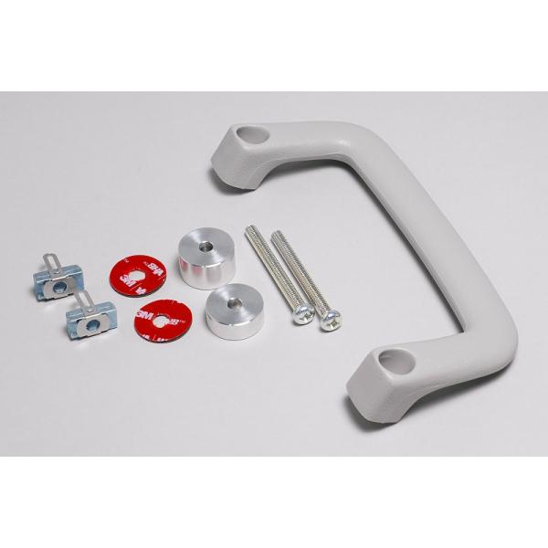 ■特長ジムニーJB64、JB74用アシストグリップです。乗り降りの際、補助的なグリップとして有効的なアイテムです。リフトアップ車、RECARO等のバケット仕様車などにおススメの製品です。スズキ純正車で使用されているグリップと同じ製品がセット...