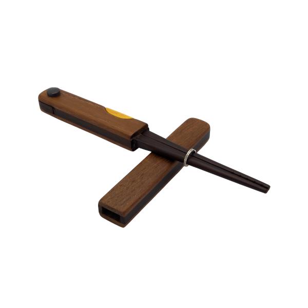 ※メール便出荷の為、化粧箱より出した状態でのお届けになります。人差し指、親指、中指で鉛筆を持つときのイメージです。人差し指を「ちょんちょん」と動かせば使えます。外食時にぴったり、見た目もスッキリとしたケース付き箸ぞうくんです。扇子の様な『鶴...